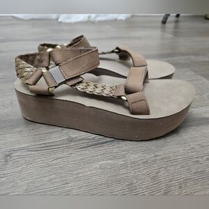 Teva Flatform Universal Interweave Carabou Webbing Womens Size 7 Strappy